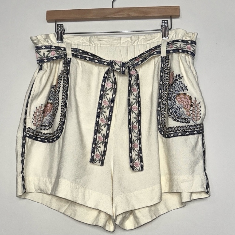 ANTHROPOLOGIE Annaleigh Embroidered Shorts in Ivory - Picture 3 of 10